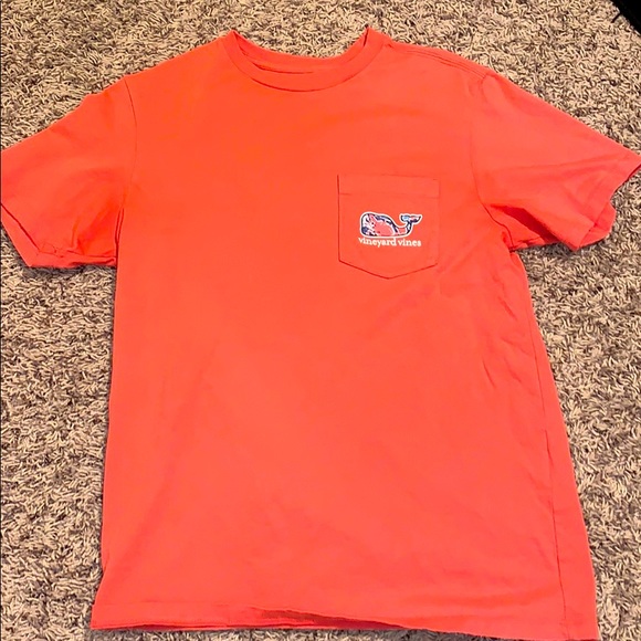 Vineyard Vines xs t shirt coral color - Picture 1 of 4
